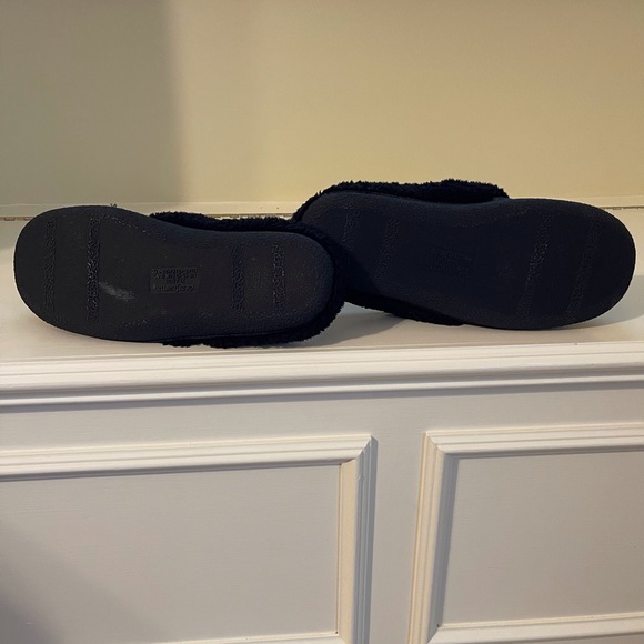 Black and gray woman’s slippers - Picture 4 of 7
